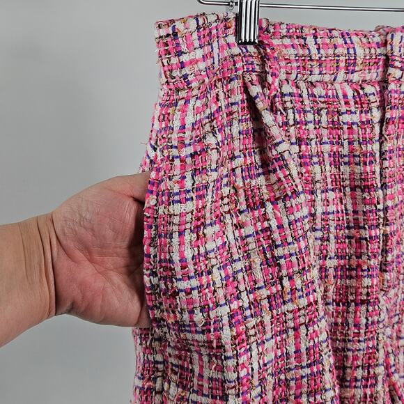 Alice and Olivia Women's Pink Tweed Conry Pleated Shorts | 12 - Picture 3 of 15